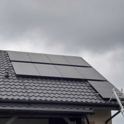 QUATTRO ENERGY BROKER ODNAWIALNYCH ŹRÓDEŁ ENERGII - instalacja niskonapięciowa 3,96 kwp JinkoSolar 440 W w miejscowości Równopole