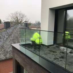 Firma MzGlass zamontowała około 200mb balustrad szklanych w miejscowości Denderleeuw , Belgia .