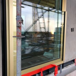 Firma MzGlass zamontowała około 150mb balustrad szklanych w tym balkony francuskie i konstrukcje nośne w miejscowości Leiden , Holandia , projekt Ananas .