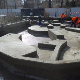 Fundamenty placu zabaw w Sopocie. Inwestor NETFLIX