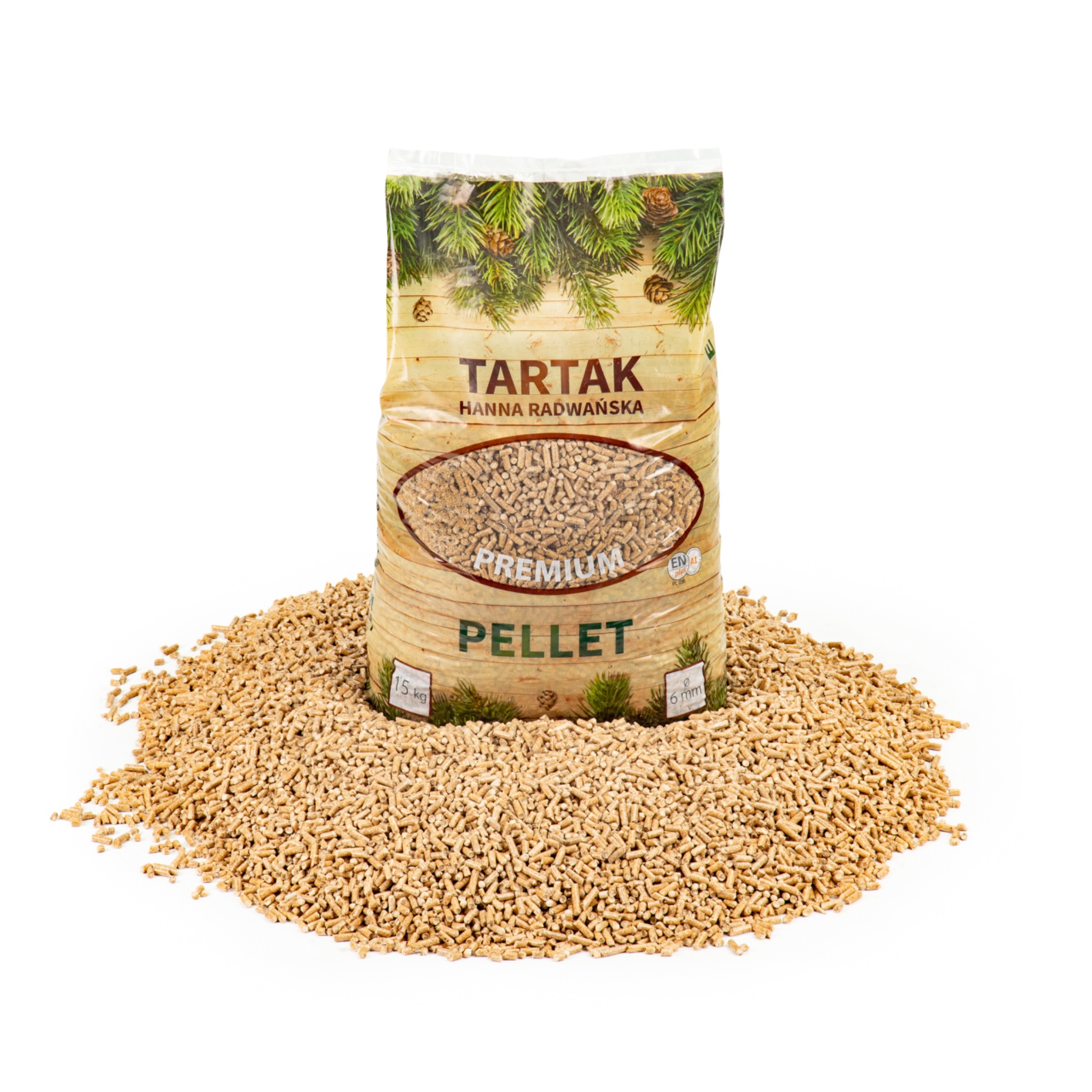 Worek pelletu drzewnego Premium marki Tartak Hanna Radwańska, 15 kg, otoczony rozsypanym pelletem na białym tle.