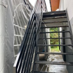 schody i balustrady z poręczą 