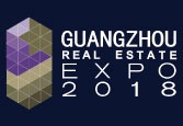 Logo Guangzhou Real Estate Expo 2018 na ciemnoniebieskim tle, z abstrakcyjnym geometrycznym symbolem po lewej stronie, wykorzystującym odcienie fioletu, brązu i beżu.