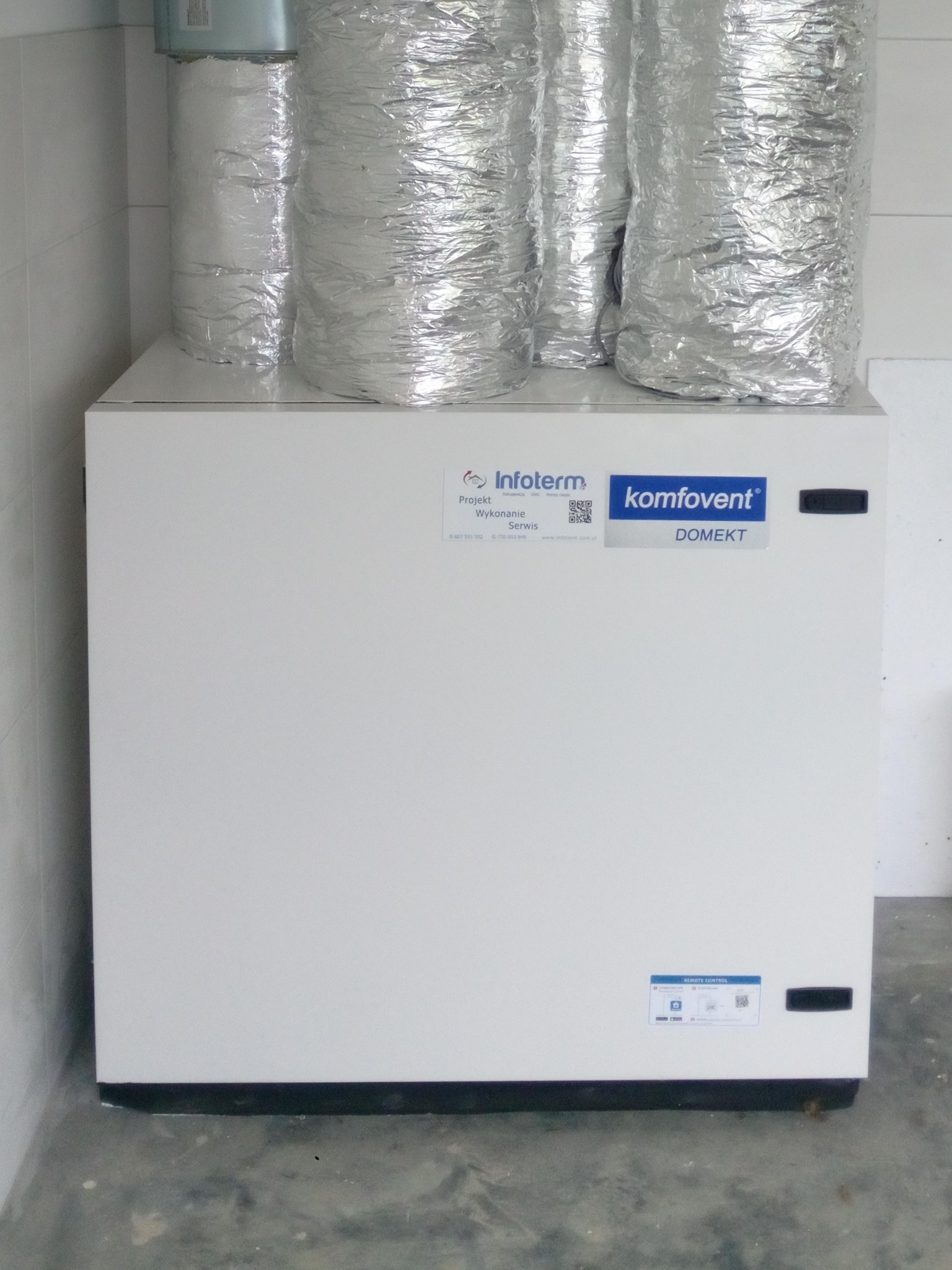 Centrala wentylacyjna z odzyskiem ciepła (rekuperacja) wyposażona w soorpcyjny wymiennik obrotowy.