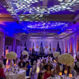 Dekoracja światłem na wesele. Profesjonalne oświetlenie.