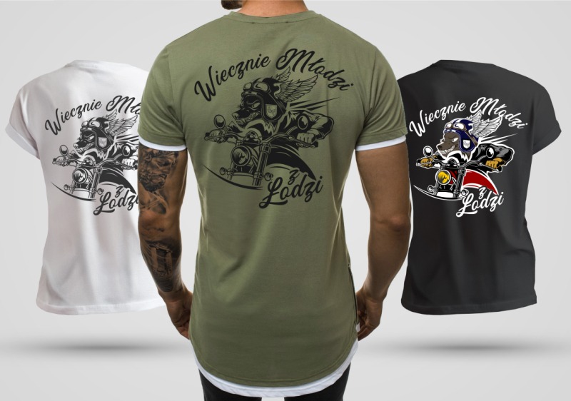 Prezentacja trzech koszulek z nadrukiem: biała, khaki i czarna, każda z grafiką wilka w kasku na motocyklu i napisem 'Wiecznie Młodzi z Łodzi'.