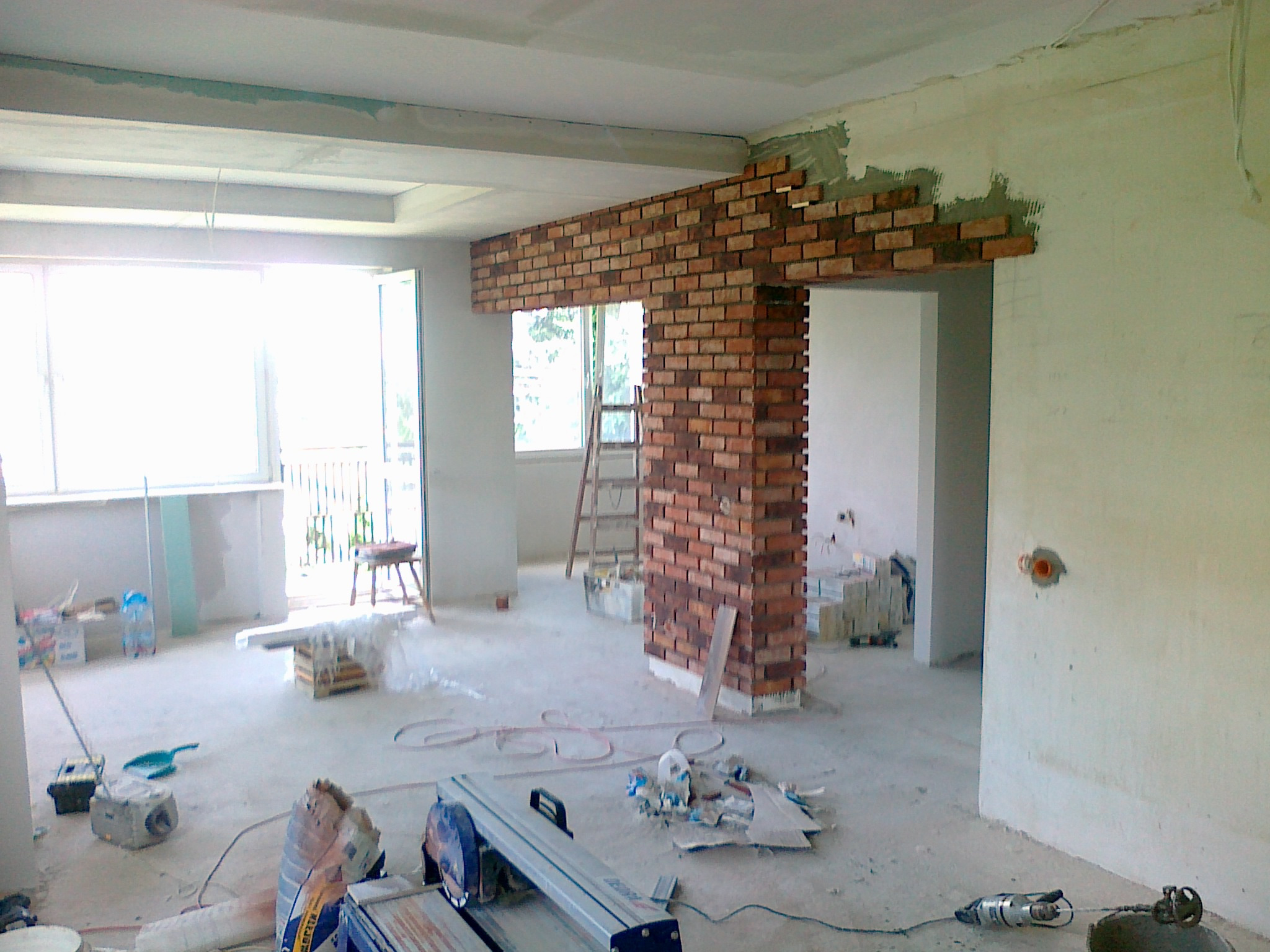 układanie cegły dekoracyjnej