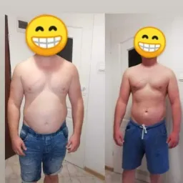 Mężczyzna bez koszulki, porównanie sylwetki przed i po, widoczne zmiany w budowie ciała, emoji zasłaniające twarz.