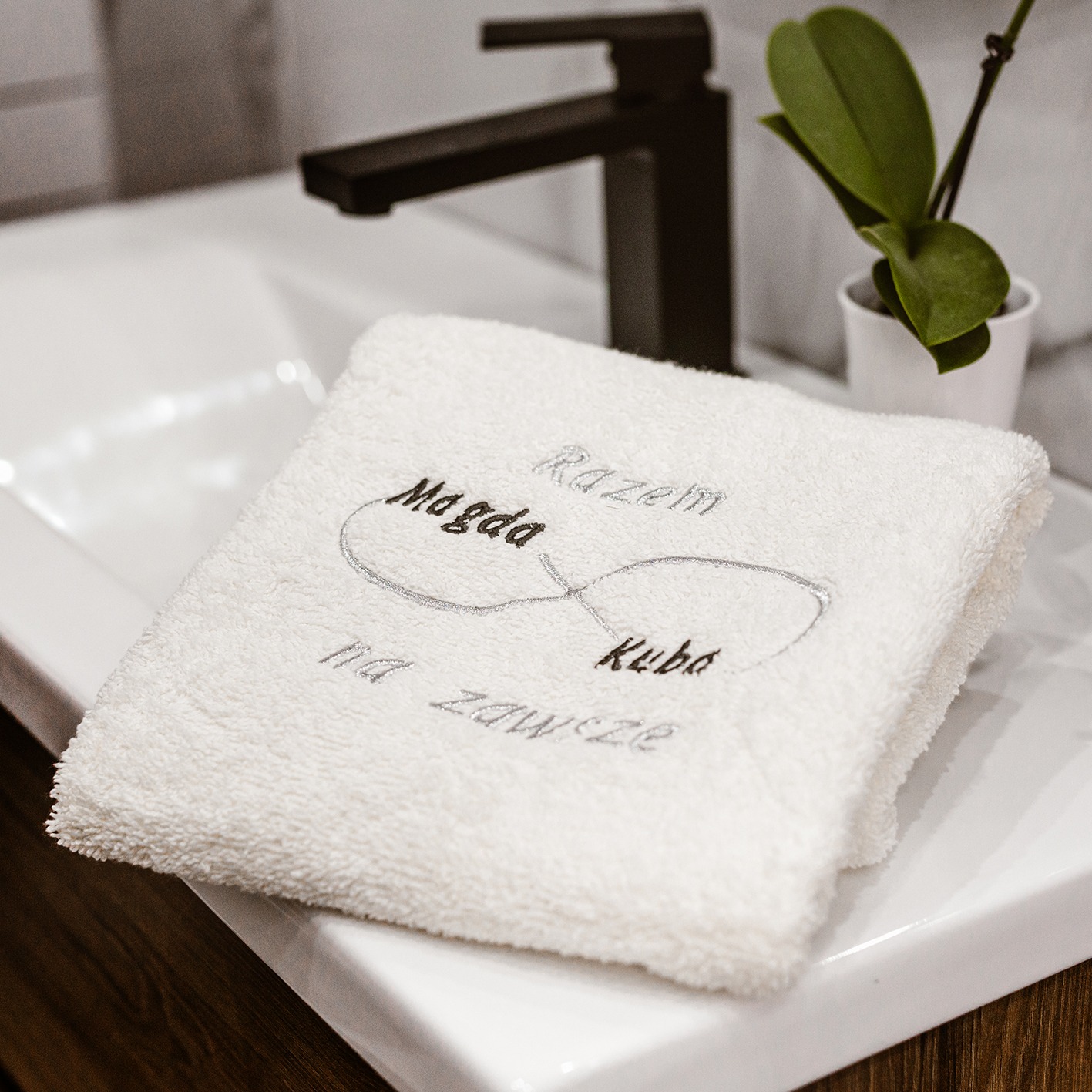 ręcznik z haftem oryginalny prezent upominek, ręcznik hotelowy, prezent ślubny, wesele,