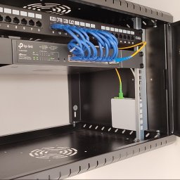 FP SYSTEMS Filip Pawiński - Punkt dystrybucyjny monitoringu z połączeniem światłowodowym.