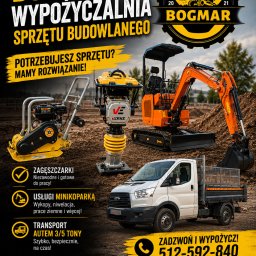 BOGMAR - Reklama wypożyczalni sprzętu budowlanego Bogmar, prezentująca pomarańczową minikoparkę, dwie zagęszczarki i białą ciężarówkę na tle placu budowy.