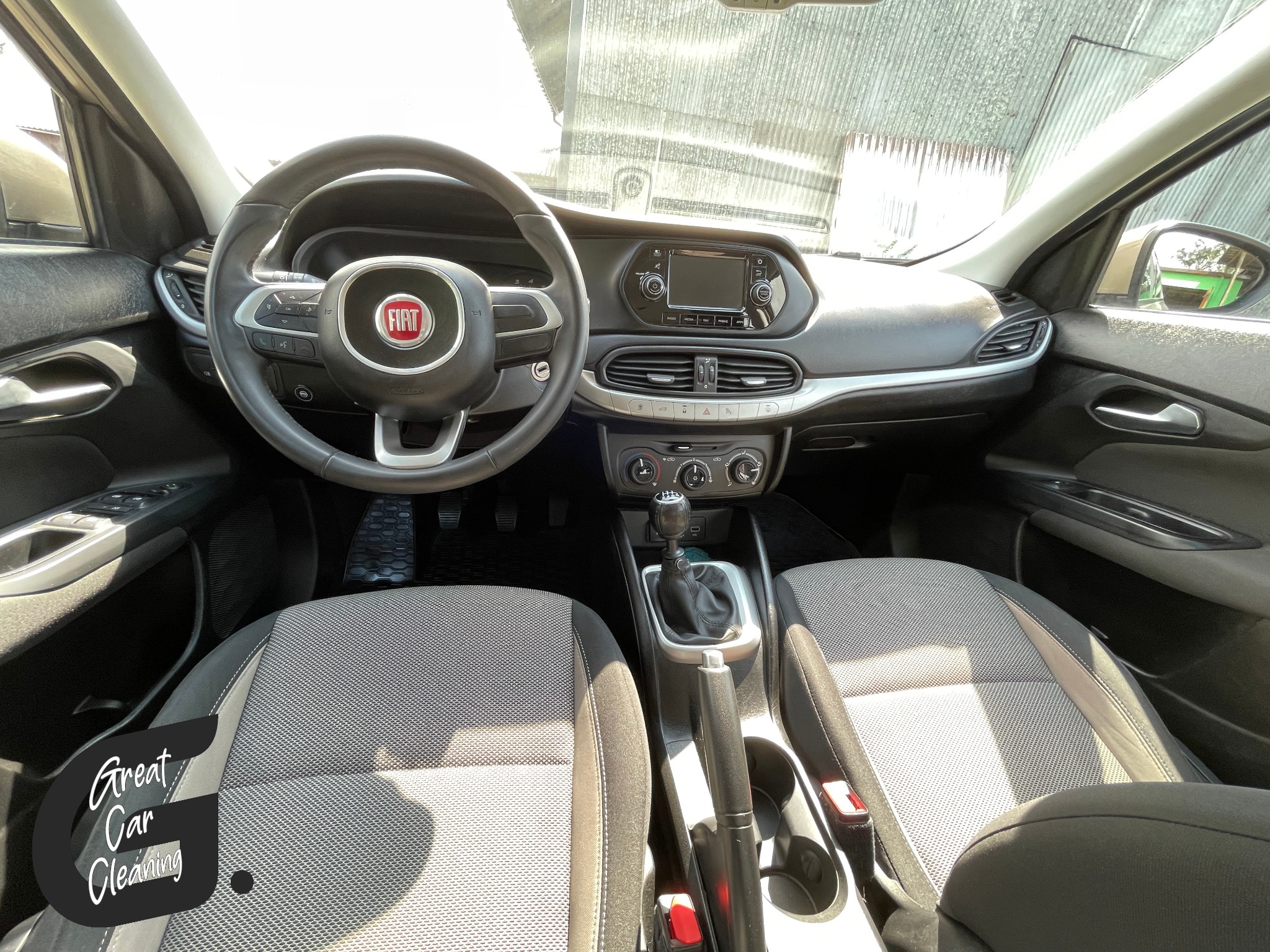 Tak wygląda wyprane i wyczyszczone auto w środku.