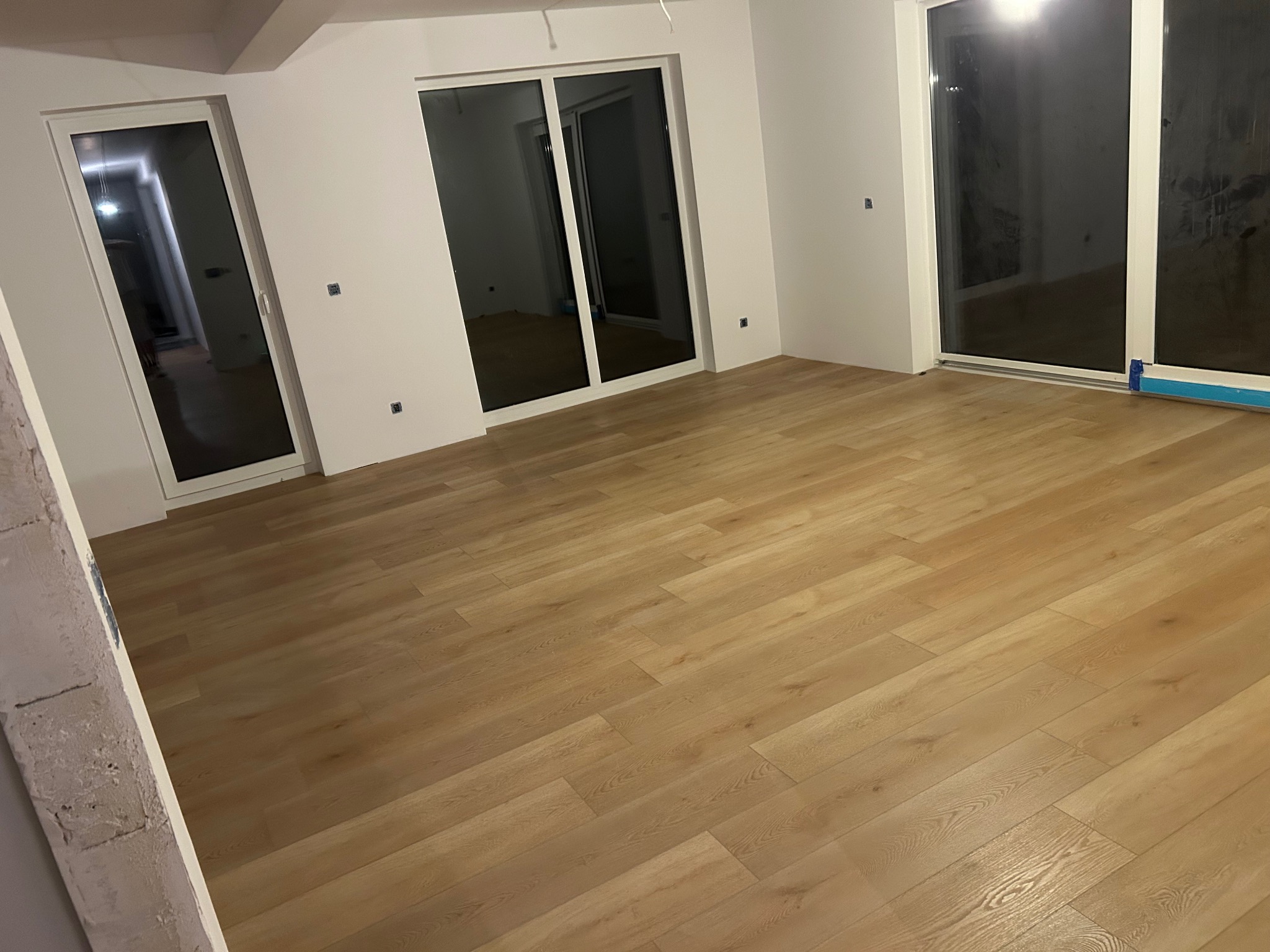 Szpachlowanie malowanie i panele na podłodze :)