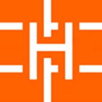 Pomarańczowe tło z białym, abstrakcyjnym logo przypominającym literę H utworzoną z linii, w centralnej części kwadratu.