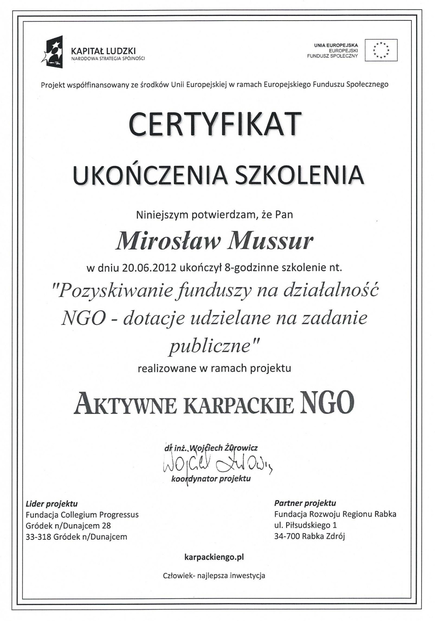 Skan certyfikatu ukończenia szkolenia z pozyskiwania funduszy dla NGO, potwierdzony podpisem koordynatora projektu.