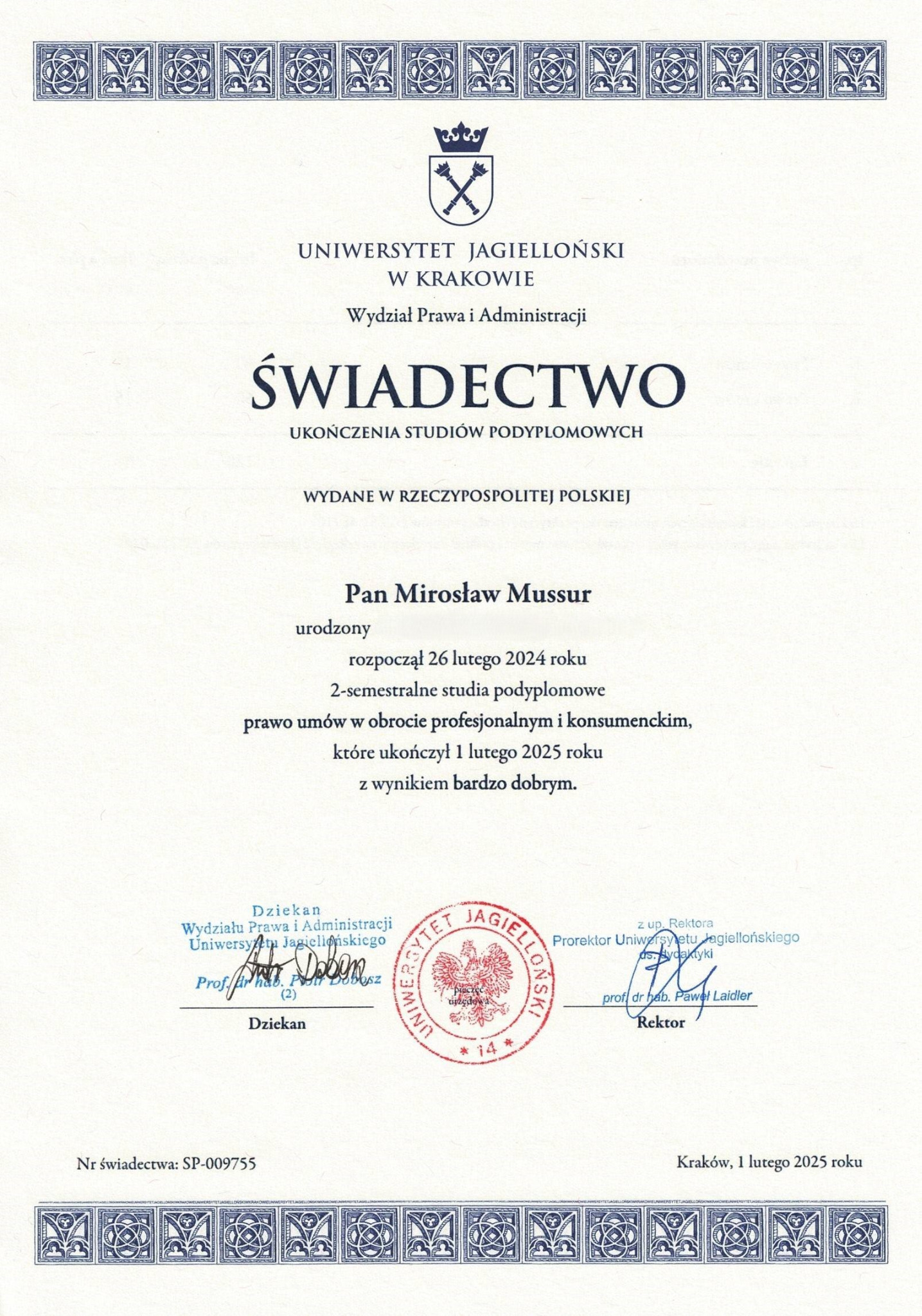 Skan świadectwa ukończenia studiów podyplomowych z zakresu prawa umów Uniwersytetu Jagiellońskiego, wydane w Rzeczypospolitej Polskiej, z pieczęciami i podpisami Dziekana oraz Rektora.