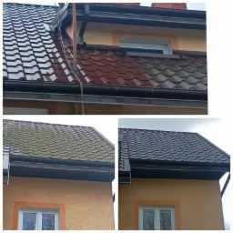 Porównanie dachu z blachodachówki przed i po czyszczeniu, widoczne różnice w kolorze i stopniu zabrudzenia, zarys elewacji budynku.