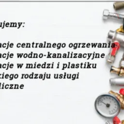 Układanka hydrauliczna: Manometry, zawory z czerwonymi pokrętłami i złączki z mosiądzu oraz tekstem 'Wykonujemy: instalacje centralnego ogrzewania, instalacje wodno-kanalizacyjne, instalacje...