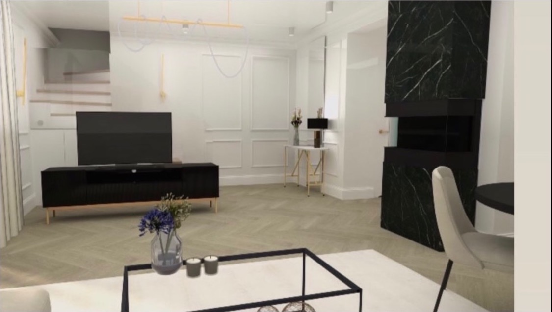 Wizualizacja salonu w bieli i czerni z parkietem w jodełkę, czarnym telewizorem na szafce RTV, marmurowym kominkiem i szklanym stolikiem kawowym z kwiatami.