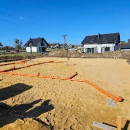 Zbrosławice, układanie instalacji pod płytowych