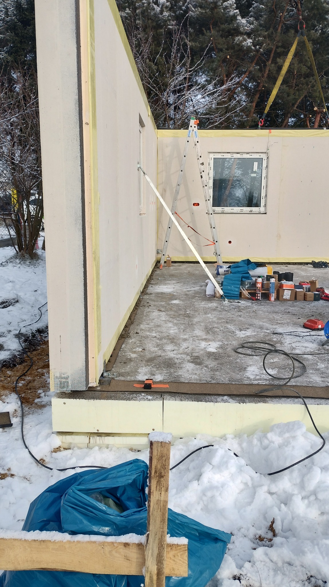 Szczerbice k. Rybnika - budowa domu drewnianego prefabrykowanego. Montaż ścian nośnych.