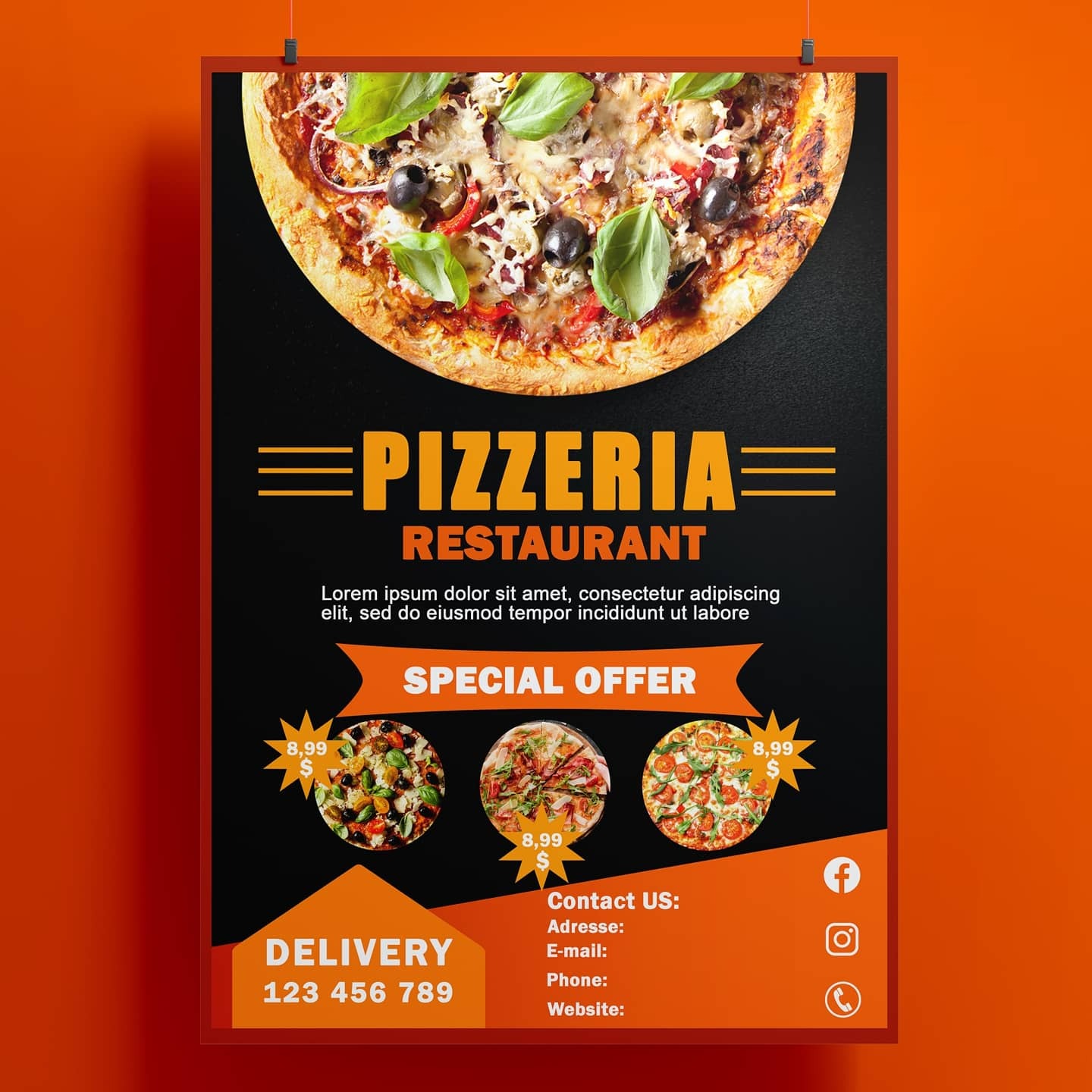 Plakat reklamowy pizzerii z grafiką pizzy z bazylią i oliwkami, informacją o specjalnej ofercie i dostawie, wyświetlany na pomarańczowym tle.