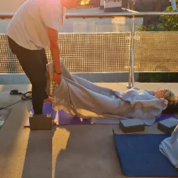 Relaksujące zajęcia na tarasie