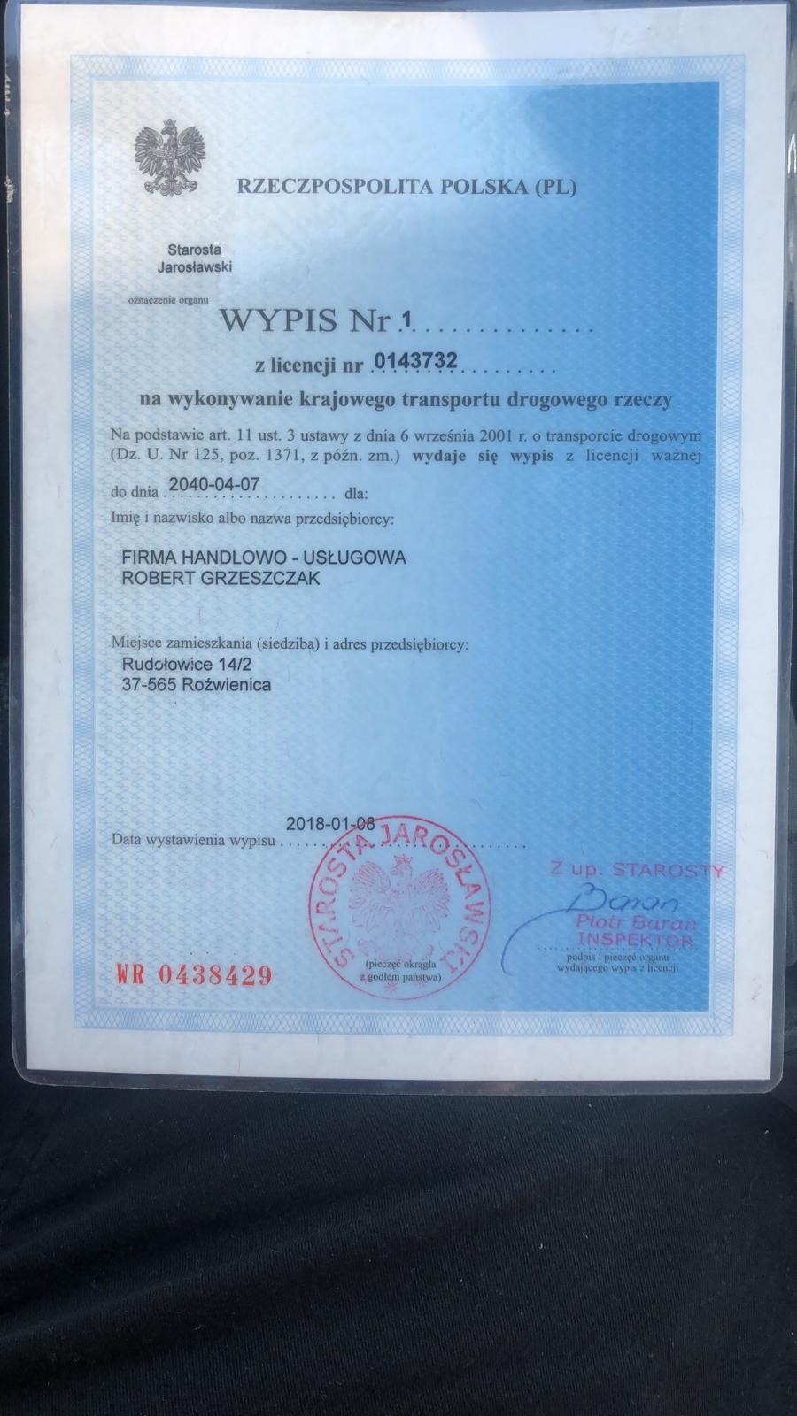 Skan wypisu z licencji na wykonywanie krajowego transportu drogowego rzeczy wydanego przez Starostę Jarosławskiego dla firmy handlowo-usługowej Roberta Grzeszczaka, ważny do 2040 roku, z widoczną...