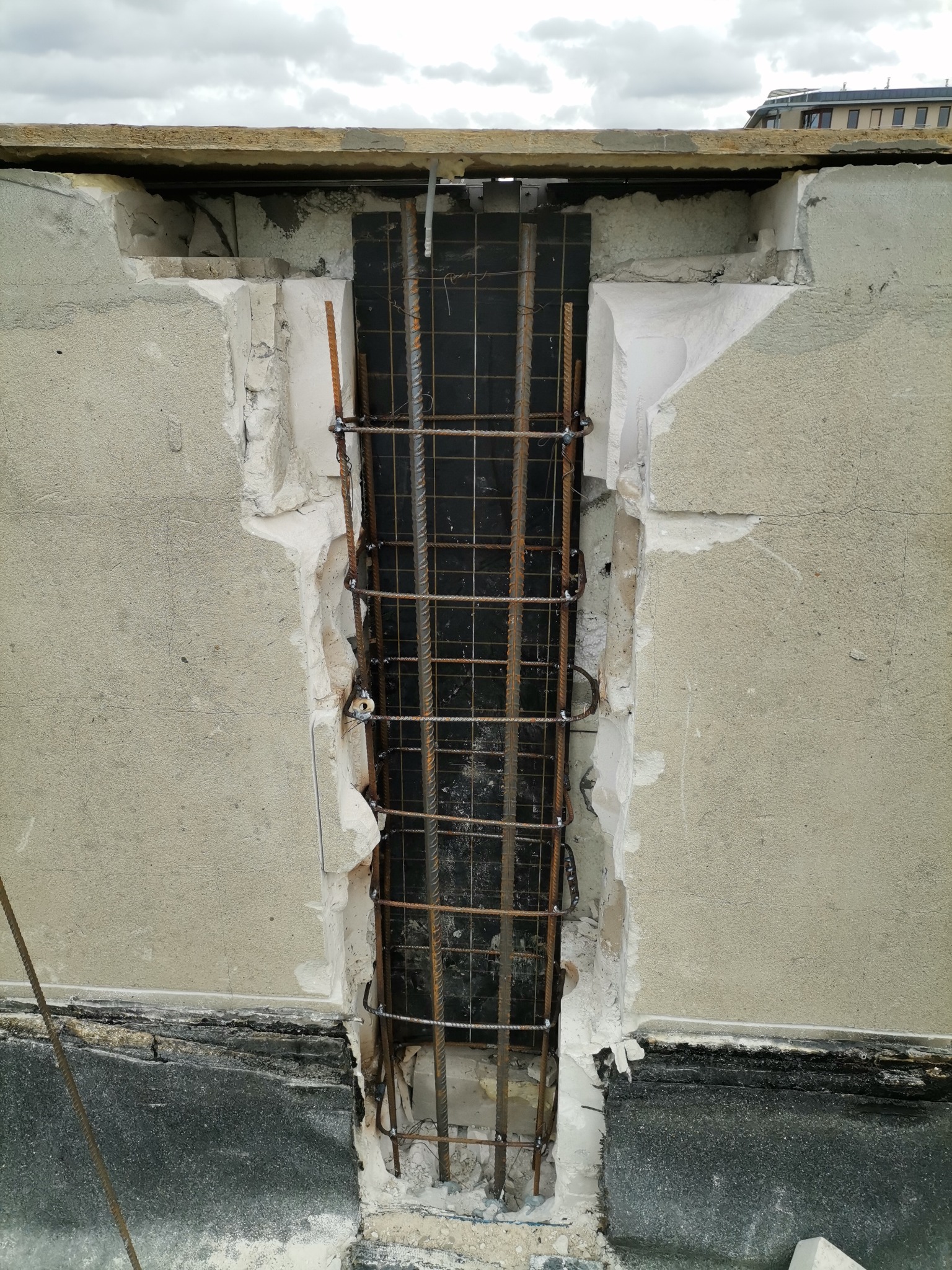 Spawanie na dachu zbrojenia