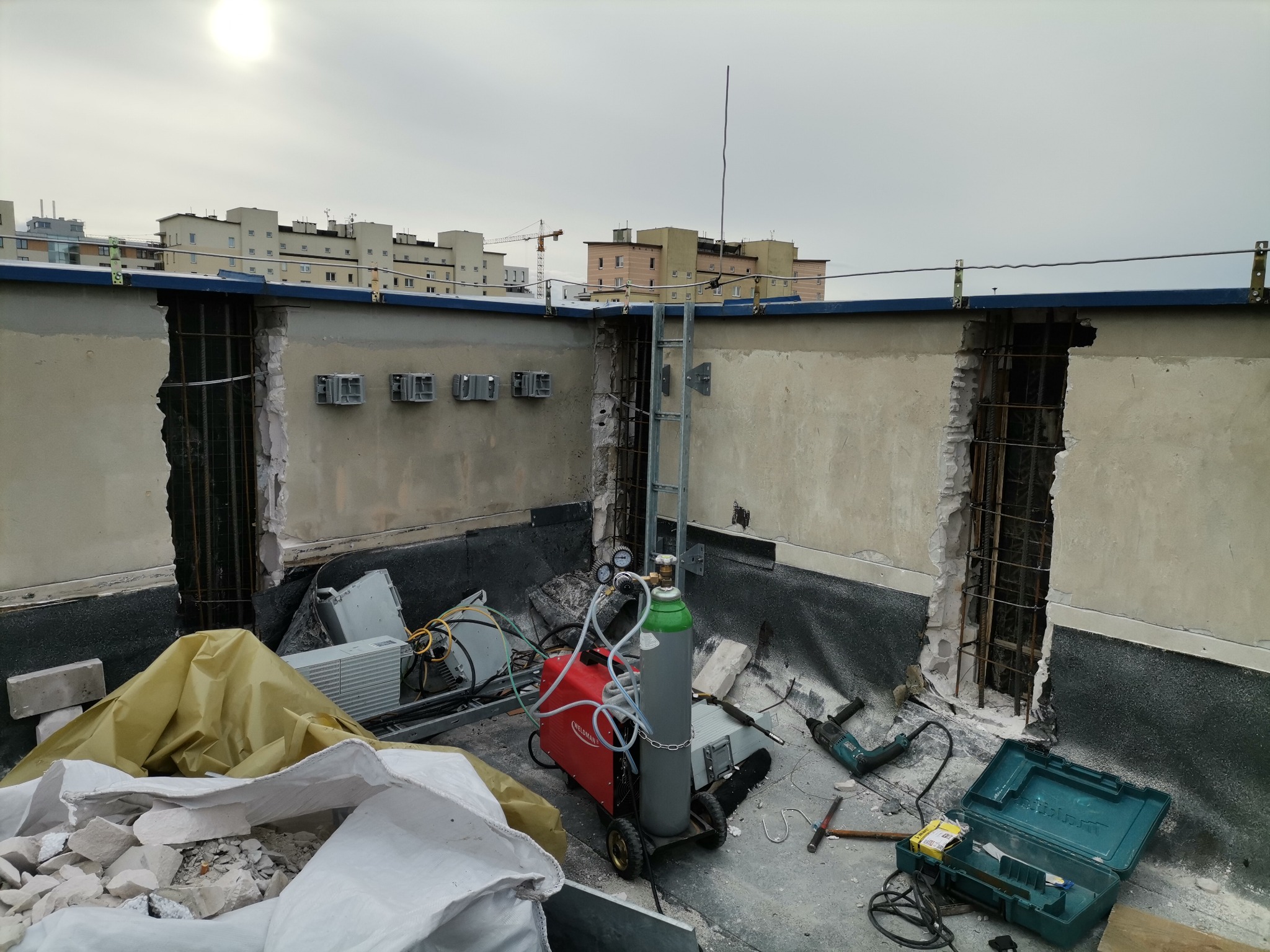 Również spawanie zbrojeń na wysokości metoda MAG135 oraz MMA Elektroda w zależności od warunków i wiatru.