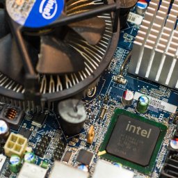 Grzegorz - Wnętrze wnętrza standardowego PC - a przynajmniej po wyczyszczeniu.