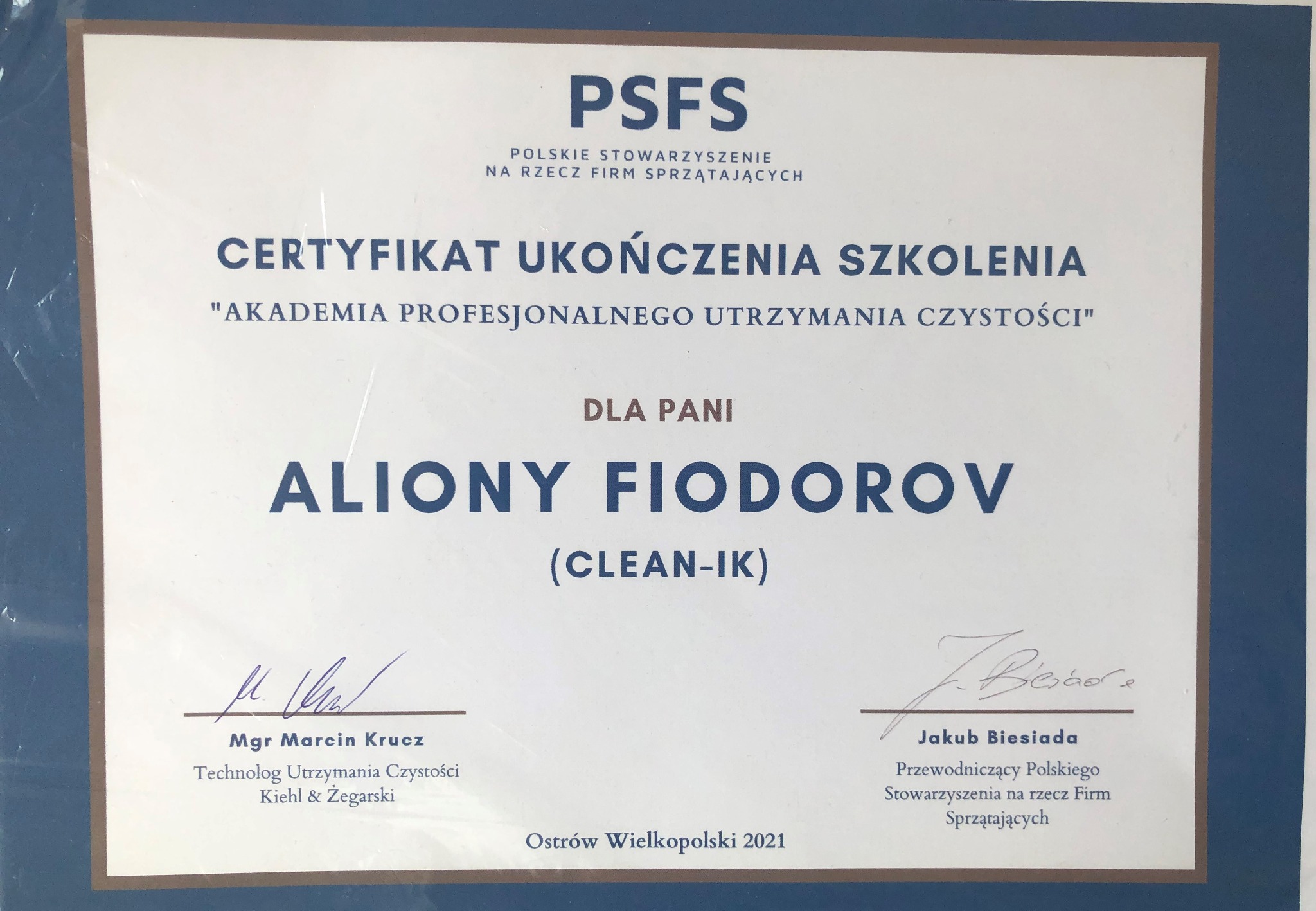 Certyfikat ukończenia szkolenia 'Akademia Profesjonalnego Utrzymania Czystości' dla Aliony Fiodorov (CLEAN-IK) wydany przez PSFS - Polskie Stowarzyszenie na rzecz Firm Sprzątających, podpisany...