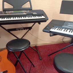Instrumenty klawiszowe firm Yamaha i Korg. Mamy też Rolanda i Alexis.