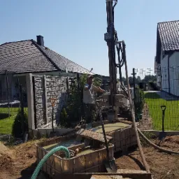 czasem trzeba dostać się na działkę, żeby nie uszkodzić nowiutkiej murawy;-)