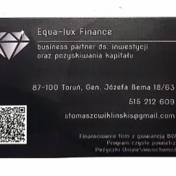 Ciemna wizytówka firmy Equa-lux Finance z logo w kształcie diamentu, adresem w Toruniu, numerem telefonu, adresem e-mail oraz informacją o finansowaniu firm z gwarancją BGK i programie Czyste...