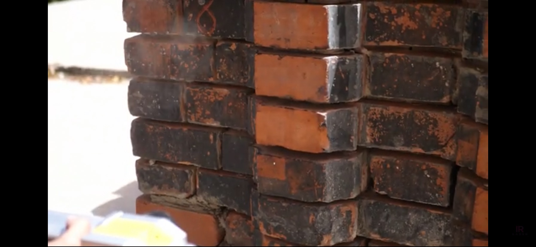 Czyszczenie cegły z naturalnych zabrudzeń