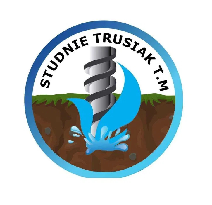 Logo firmy Studnie Trusiak T.M. przedstawiające wiertło w ziemi z wypływającą wodą, umieszczone w okręgu z niebieską obwódką.