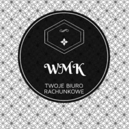 Logo biura rachunkowego WMK na tle geometrycznego wzoru, z motywem rombu i czteroramiennej gwiazdy wewnątrz obwodu.