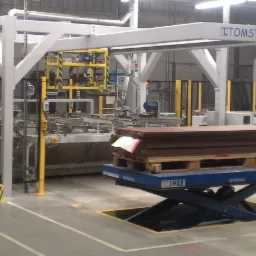 Przenośnik desek w dużej firmie stolarskiej .