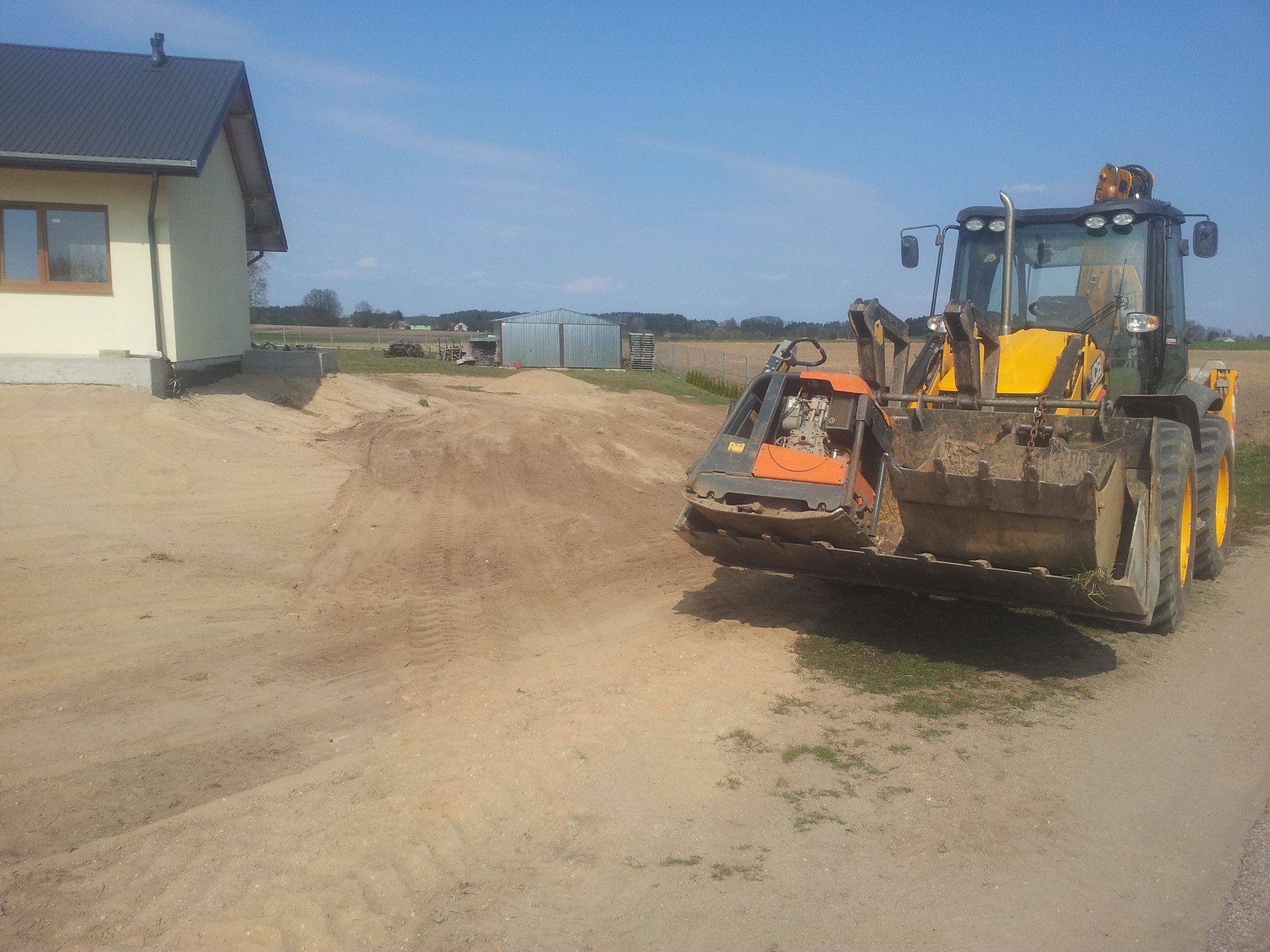 Niwelacja i zagęszczenie gruntu.