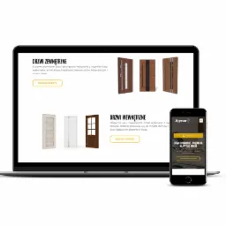 Laptop i smartfon wyświetlające stronę internetową z ofertą drzwi zewnętrznych i wewnętrznych, marki Agmar.
