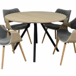 Okrągły stół z blatem imitującym jasne drewno, wsparty na czarnej, metalowej podstawie, otoczony czterema tapicerowanymi krzesłami z drewnianymi podłokietnikami i nogami.