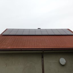 Instalacja o mocy 8,14 kW wykonana w miejscowości Żakowice, woj. Łódzkie.
Sprzęt: Panele Longi 370W, Falownik Sofar Solar.