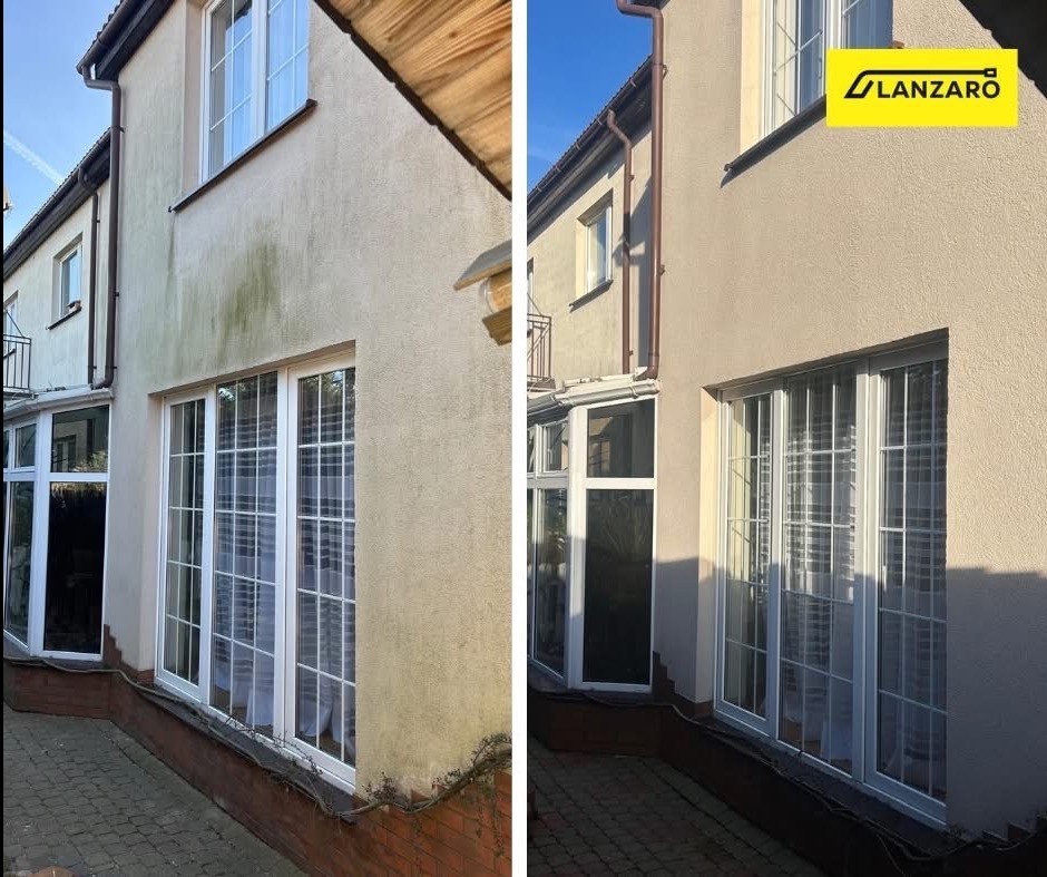 Elewacja domu przed i po czyszczeniu, widoczne wyraźne kontrasty zabrudzeń i czystości. Jasna fasada po prawej stronie, z logo firmy w prawym górnym rogu.