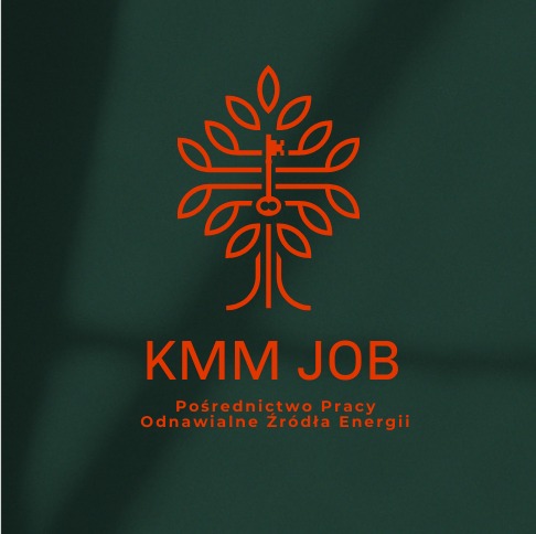 Logo firmy KMM JOB z pomarańczowym symbolem drzewa z kluczem w koronie i napisem 'Pośrednictwo Pracy Odnawialne Źródła Energii' na zielonym tle.