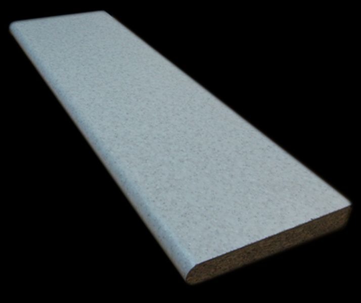 Szary element wykończeniowy z zaokrągloną krawędzią i drobnym wzorem, widoczny przekrój z ciemniejszego materiału.