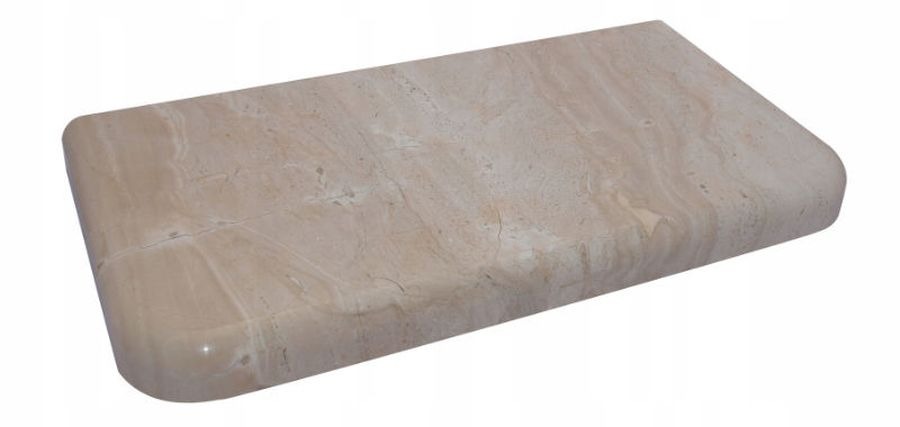 Beżowy element wykończeniowy z imitacją marmuru, zaokrąglony na krawędzi, na białym tle.