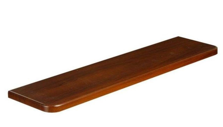 Polerowany, ciemnobrązowy element z drewna z zaokrąglonymi brzegami, prawdopodobnie fragment blatu lub deski.