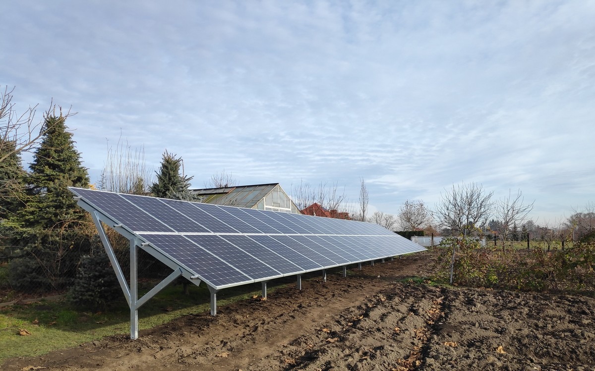 Jeden z możliwych naziemnych systemów montażu paneli fotovolt.