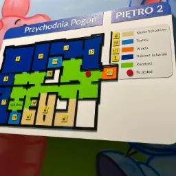 Schemat graficzny rozmieszczenia pomieszczeń na drugim piętrze w Przychodni Pogoń, z oznaczeniem toalet, windy, gabinetu lekarskiego, korytarza i punktu 'Tu jesteś'.